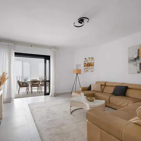 Luxury 3-Bedroom Apartment For Rent In The Heart Of Puerto Banus Appartement *