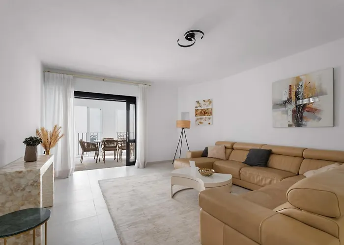 Luxury 3-Bedroom Apartment For Rent In The Heart Of Puerto Banus Appartement *