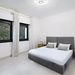 Luxury 3-bedroom For Rent In The Heart Of Puerto Banus * Marbella