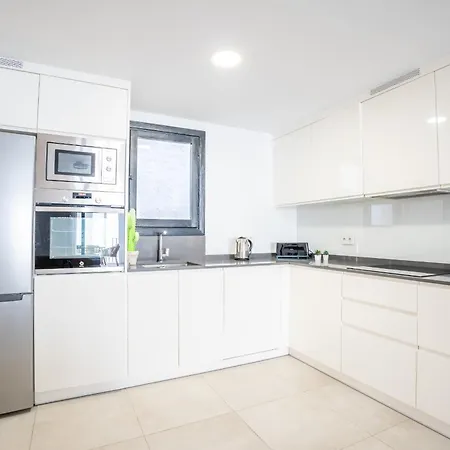 Lejlighed Luxury 3-bedroom For Rent In The Heart Of Puerto Banus *