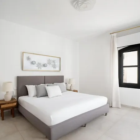 Lejlighed Luxury 3-bedroom For Rent In The Heart Of Puerto Banus *