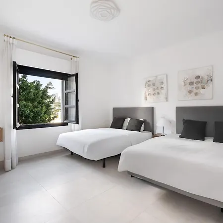 Lejlighed Luxury 3-bedroom For Rent In The Heart Of Puerto Banus