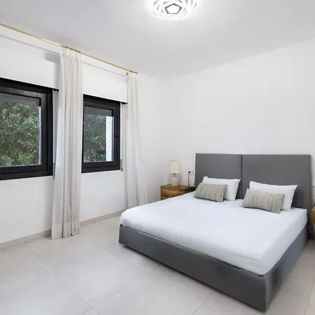 Luxury 3-Bedroom Apartment For Rent In The Heart Of Puerto Banus * Marbella