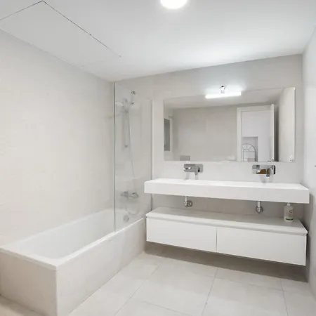 Luxury 3-Bedroom Apartment For Rent In The Heart Of Puerto Banus Lejlighed