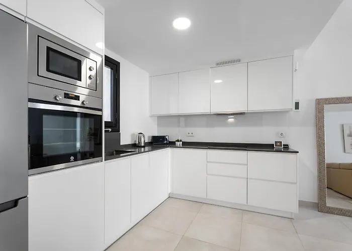 Apartament Luxury 3-Bedroom Apartment For Rent In The Heart Of Puerto Banus *