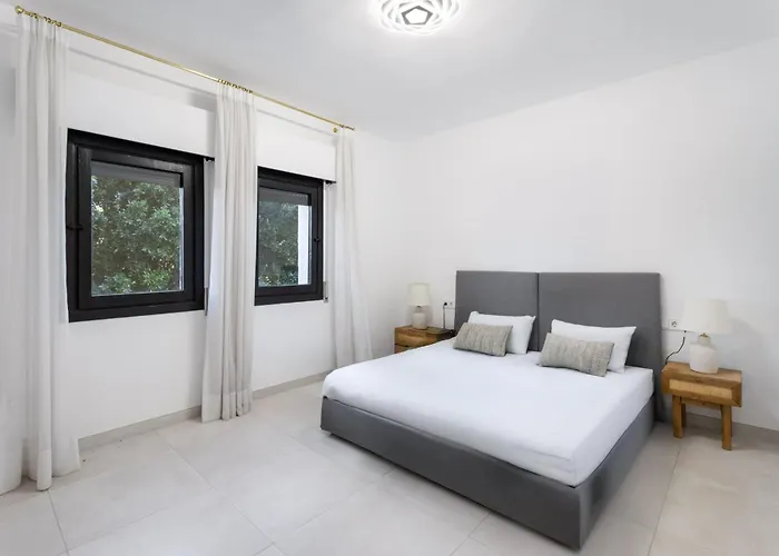 Luxury 3-Bedroom Apartment For Rent In The Heart Of Puerto Banus * Marbella